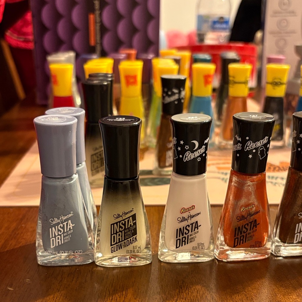 $$SALE$$ 4 x Sally Hansen Insta-Dri Nail Polish Set, Assorted